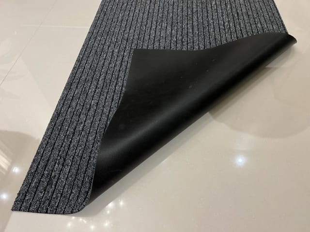 Detalhe do costado emborrachado antiderrapante da linha starmix twistline absorvente