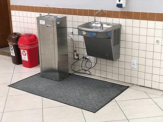 Tapete para bebedouro em nylon absorvente