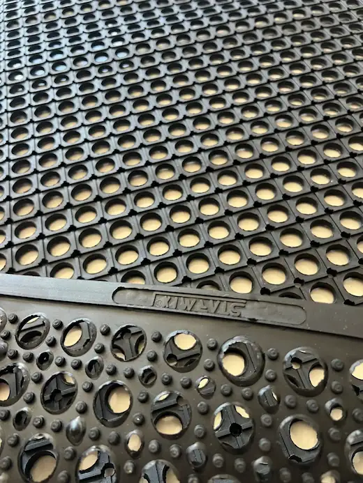 tapete ergonômico antifadiga antiderrapante para ambinetes de usinagem , frente de máquinas , tornos e ambientes escorregadios